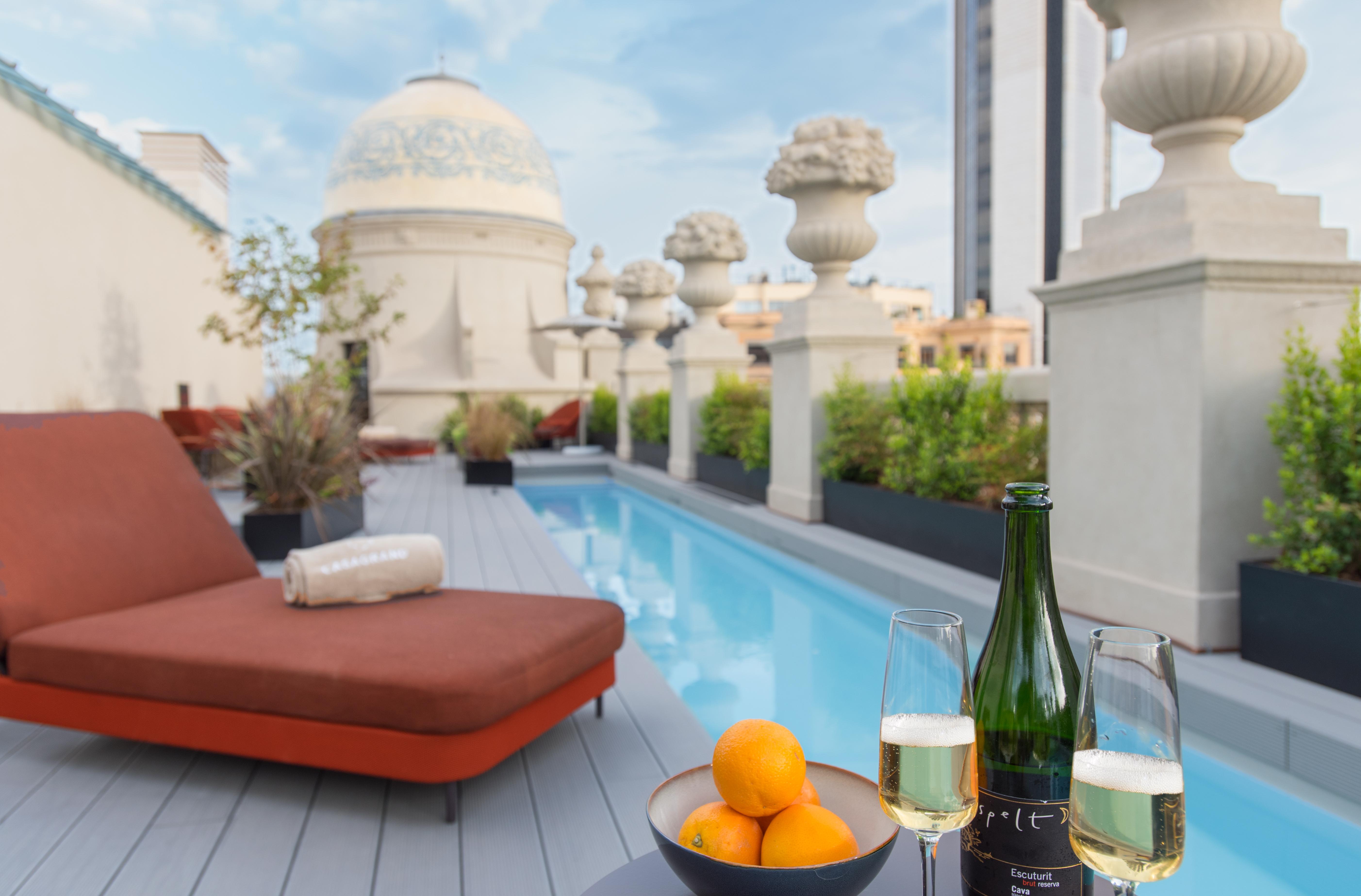 Casagrand Luxury Suites Барселона Экстерьер фото